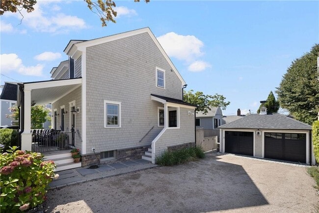 Building Photo - 9 Anthony St