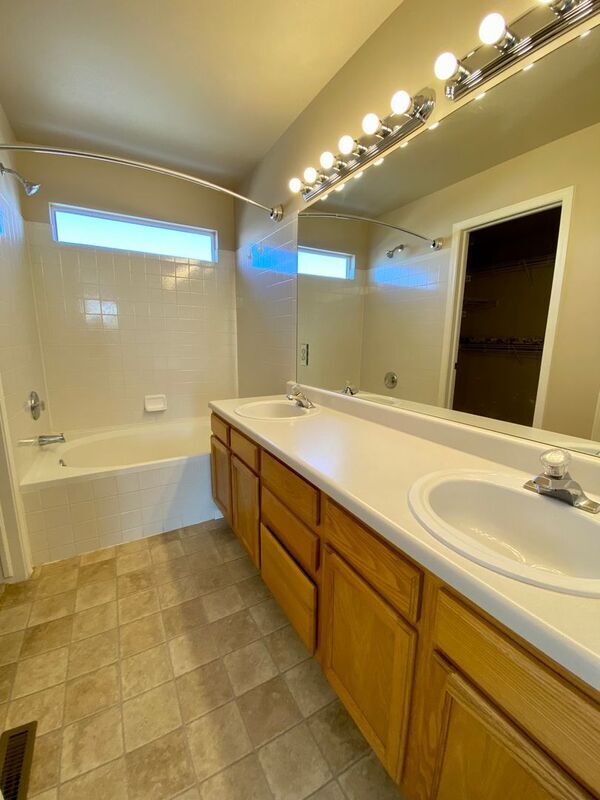 Building Photo - 1048 Scarlet Oak Dr