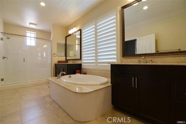 Building Photo - 308 Bronze