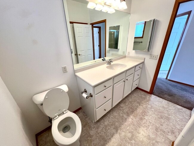 Building Photo - Dog Friendly 3 bed 2 bath Home
