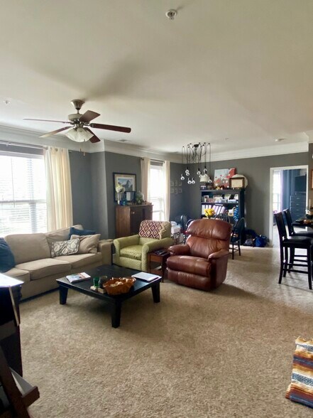 Large, open concept living room/dining area/ kitchen - 2310 Elliott Ave
