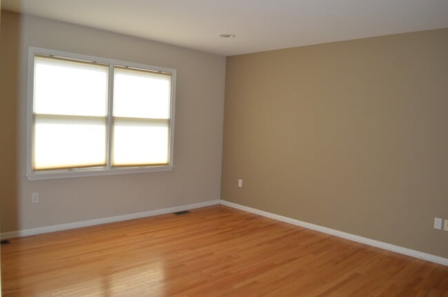 Building Photo - 51 Autumn Ridge Rd