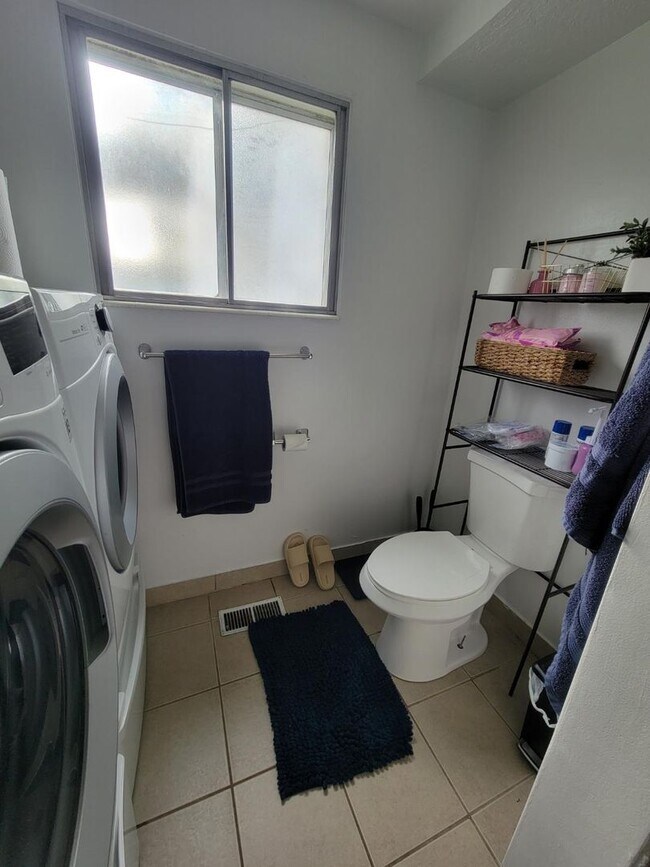 Building Photo - 2 bedroom 1 bath in South Orem