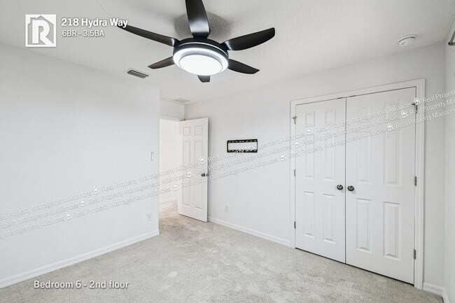 Building Photo - 218 Hydra Wy