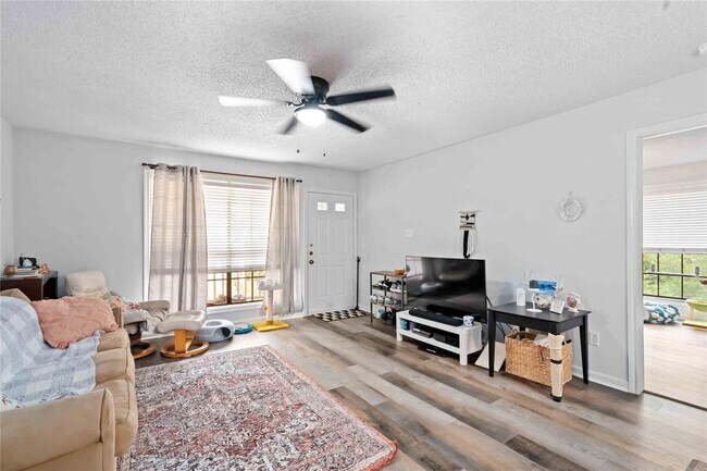 Building Photo - 1311 Antoine Dr