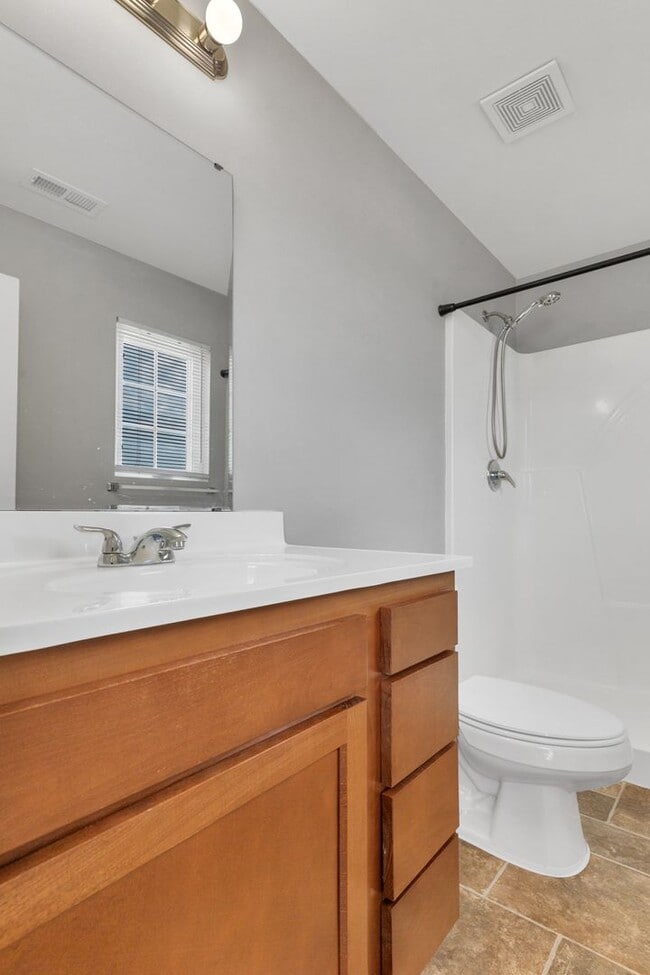 Building Photo - Beautiful 3b/3b Townhome!