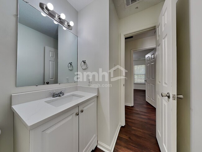 Building Photo - 145 Parkview Rd