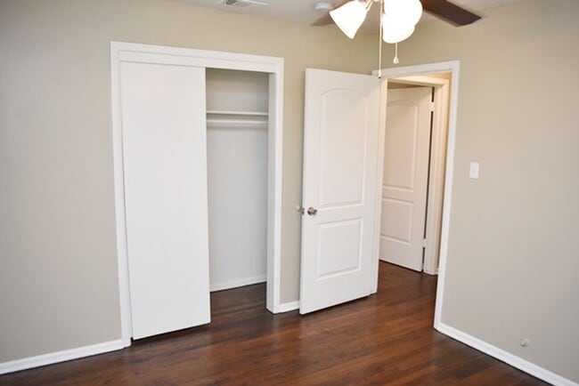 Building Photo - Lovely 2-1 home in Irving!