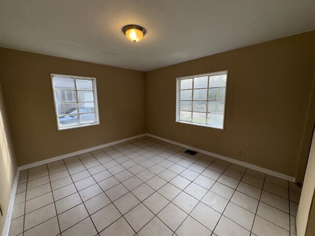 Building Photo - 2704 Shannon St