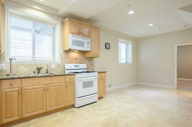 Building Photo - 217 S Irena Ave