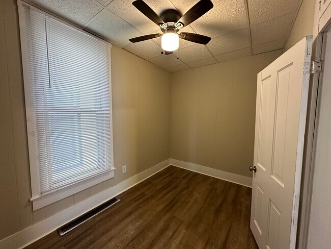 Building Photo - Recently Renovated 3BR/1BA Home in New Albany!