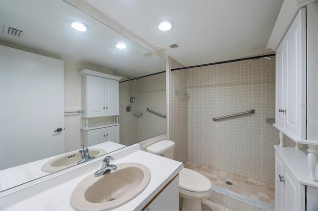 Building Photo - 3078 Eastland Blvd