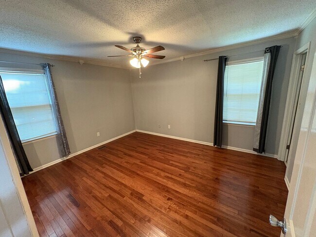 Building Photo - 125 Meadow Dr
