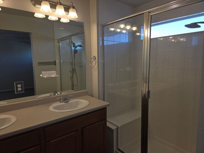 Building Photo - Modern Comfort in a Prime Location – 3 Bed / 2.5 Bath Home in Denver!