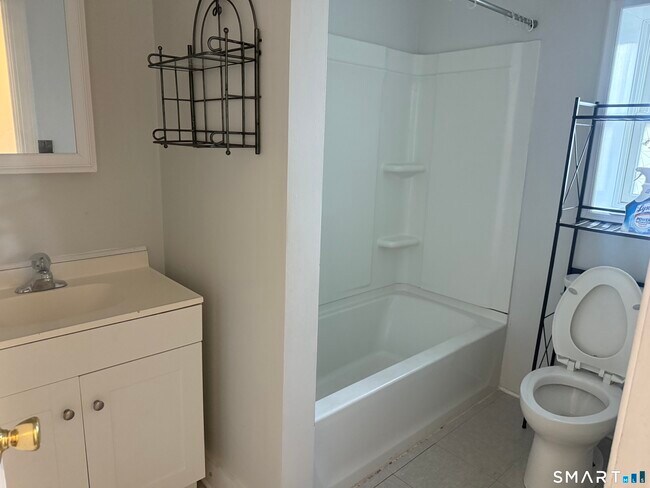 Building Photo - 57 New St