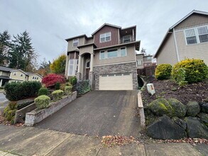 Building Photo - Milwaukie 4-Bedroom Home on Corner Lot, Sp...