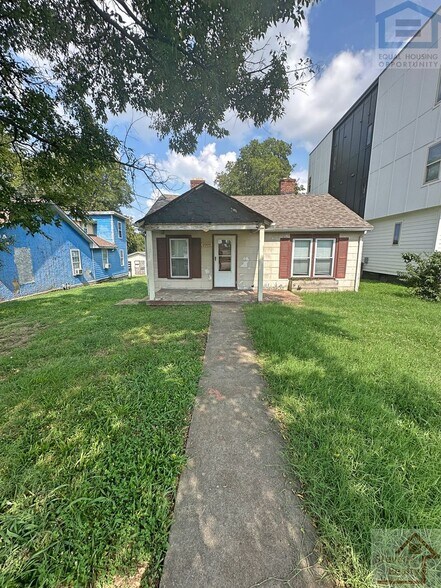 Building Photo - 1002 33rd Ave N