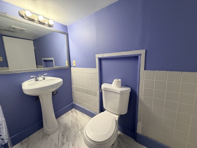 Building Photo - 13903 S State St