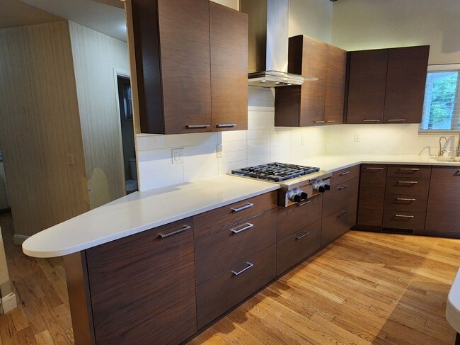 Building Photo - Beautiful 5 Bd 3.5 Ba Home in Holladay