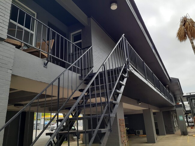 Building Photo - 2020 S Congress Ave