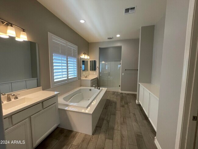 Building Photo - 22834 E Silver Crk Ln