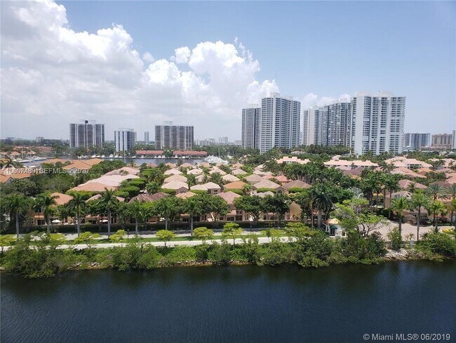 Building Photo - 3701 N Country Club Dr