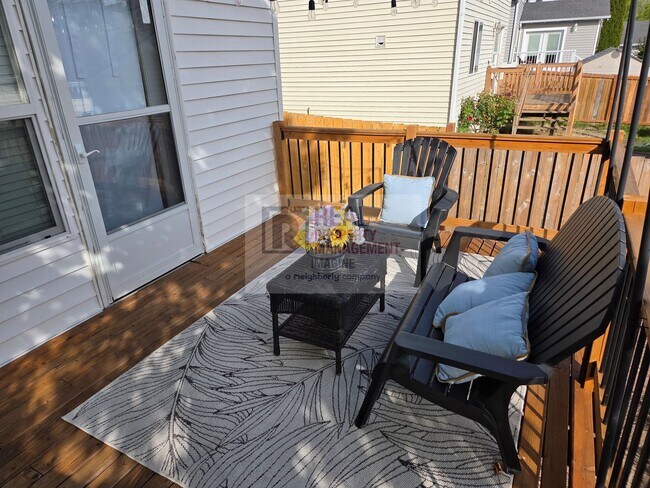 Building Photo - Check Out This Adorable 2.0 bedroom, 2.5 b...