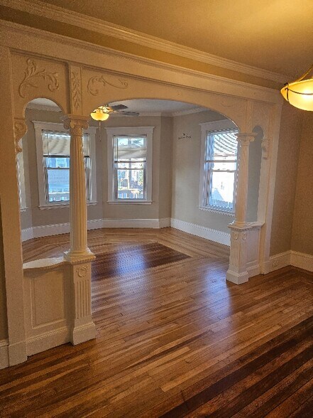 Building Photo - 322 Wood St