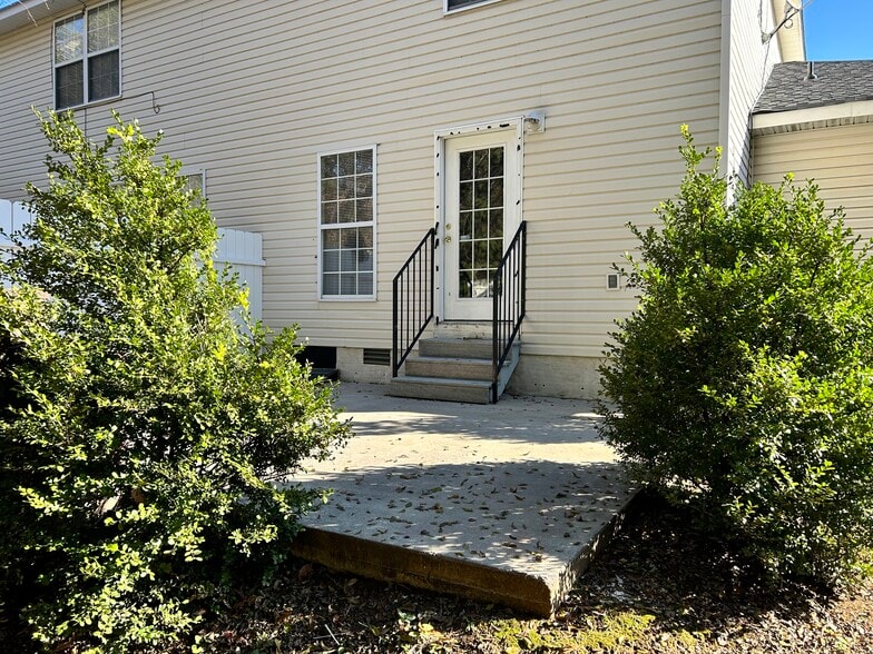 Private patio area - 2702 Lantern Walk SE
