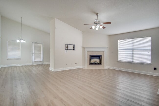 Building Photo - 3-Bedroom Home with Open Floor Plan, and Oversized Primary Suite