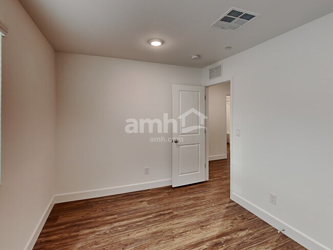 Building Photo - 3357 Blodwen St