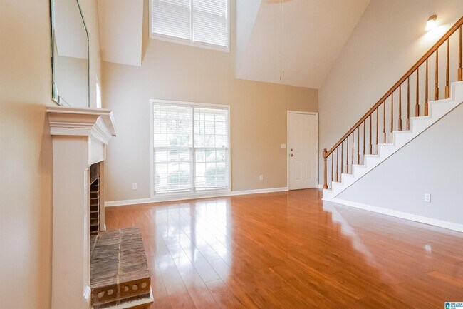 Building Photo - 101 Red Oak Dr