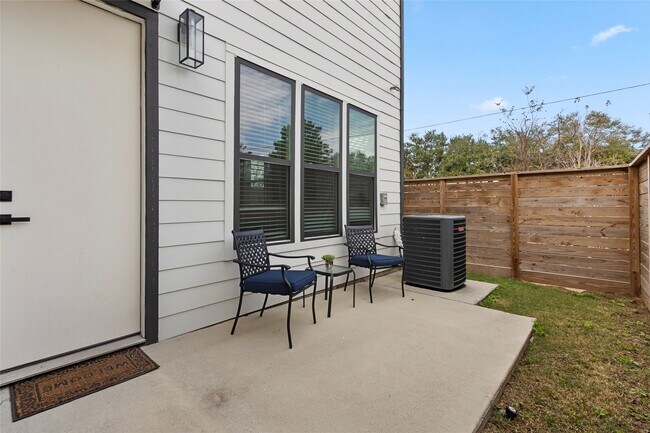 Building Photo - 1266 Oakmont Bnd Dr