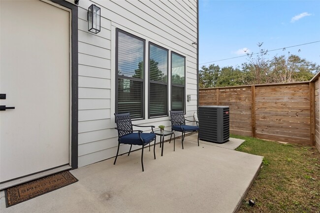 Building Photo - 1277 Oakmont Villas Dr