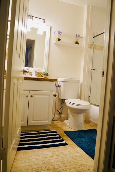 Building Photo - 21500 Burbank Blvd