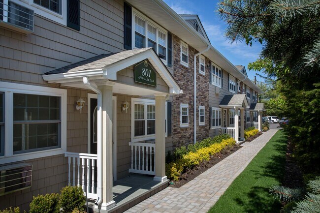 Building Photo - 801 Long Island Ave