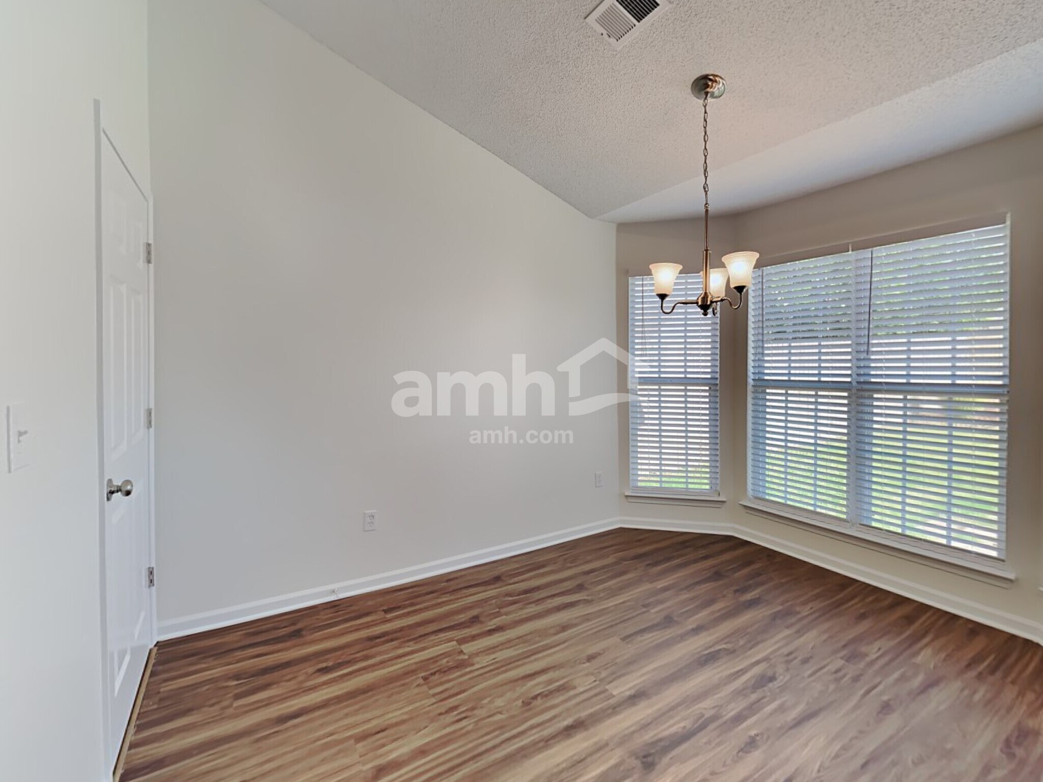 Building Photo - 2605 Hunters Pointe Dr