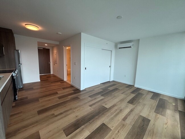 Building Photo - 2510
