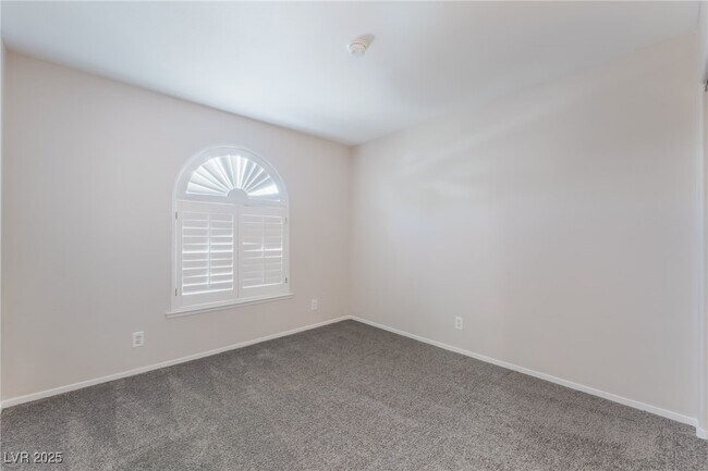 Building Photo - 5033 Drummond Rd