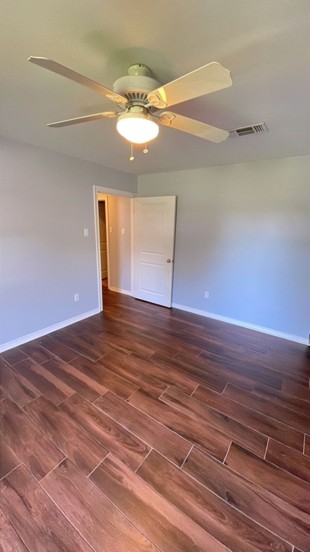 Building Photo - 3 BD 2 BA Home in the Bayou View School Di...