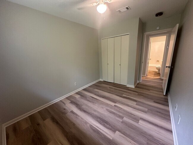 Building Photo - Lynbrook Subdivision