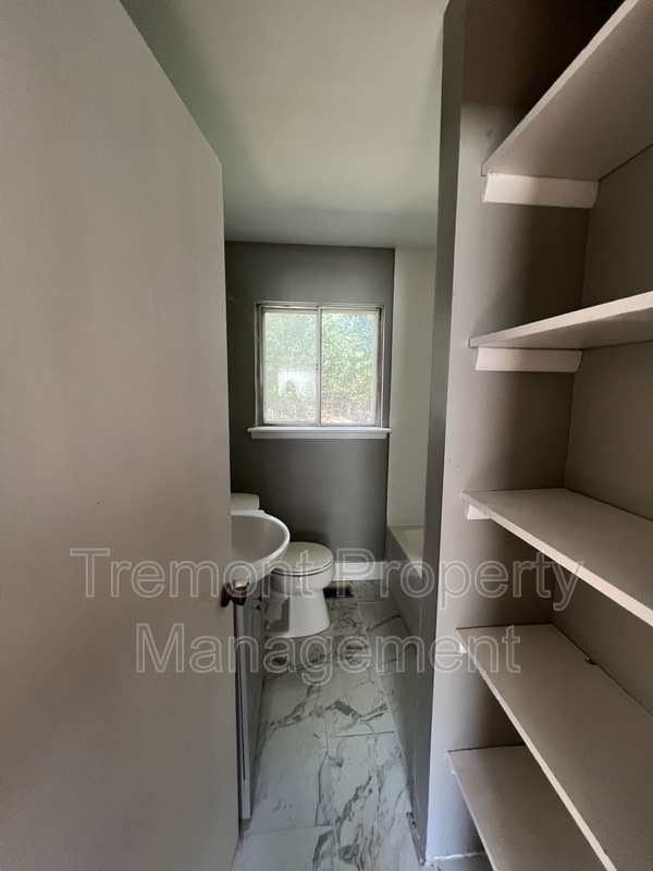 Building Photo - 105 Arlington Terrace