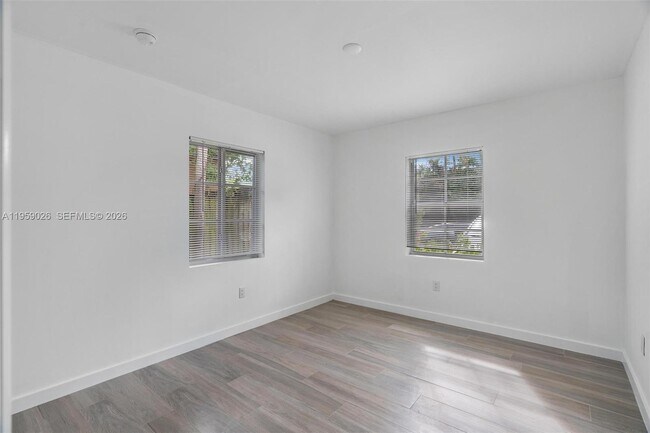 Building Photo - 515 NE 67th St