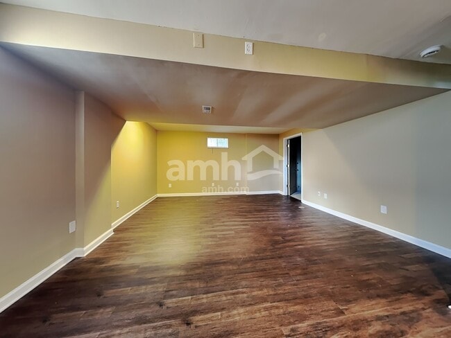 Building Photo - 4695 Woodfield Dr
