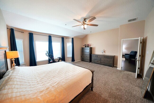 Building Photo - Executive 5-Bedroom Home in Coveted Crossvine Subdivision - Realtor Commission: $750