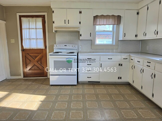Building Photo - 5573 N Market St