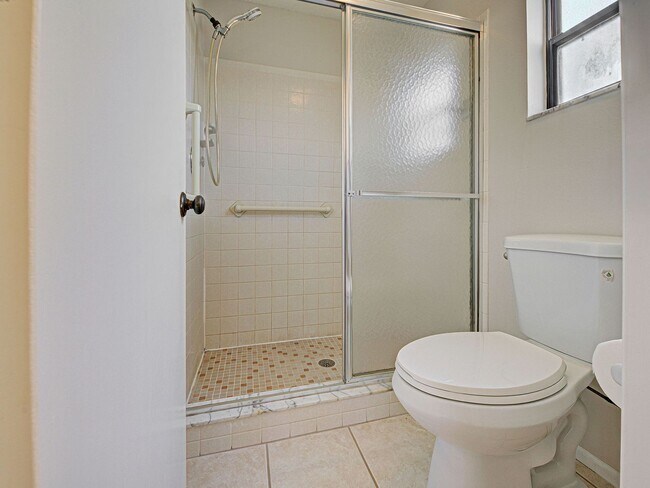 Building Photo - 2BD/2BA Mission Lakes Condo