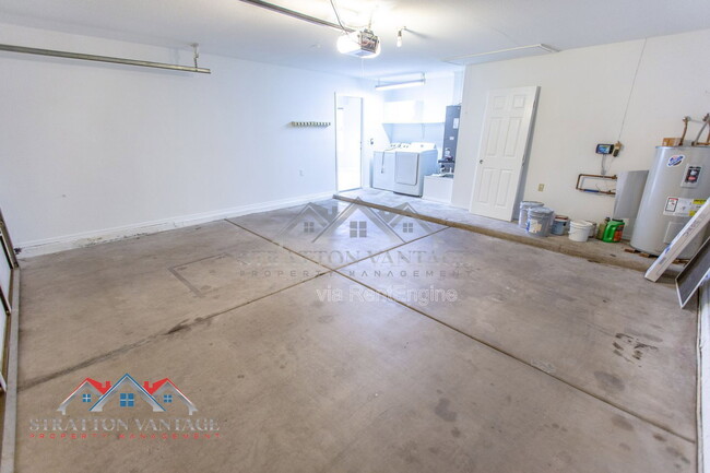 Building Photo - 3320 W Golden Ln