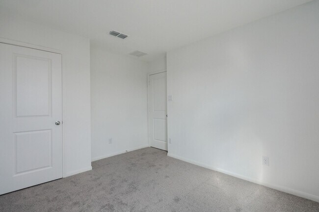 Building Photo - 1704 Greendale Dr
