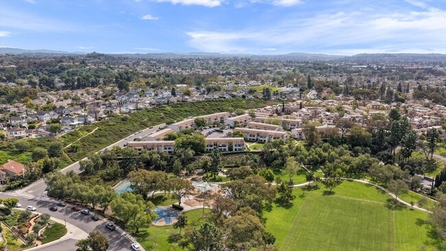 Building Photo - beautifully upgraded 2-bedroom, 1-bath condo in the highly desirable Bench Mark Villas Community